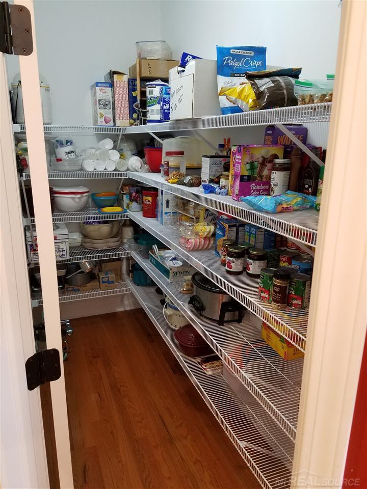 47866 Gloede Road Macomb, MI 48044 - Photo 11 of 42 Pantry