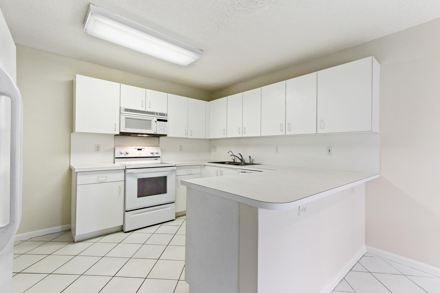22751 Mandeville Place, Unit B Boca Raton, FL 33433 - Photo 9 of 20 Kitchen