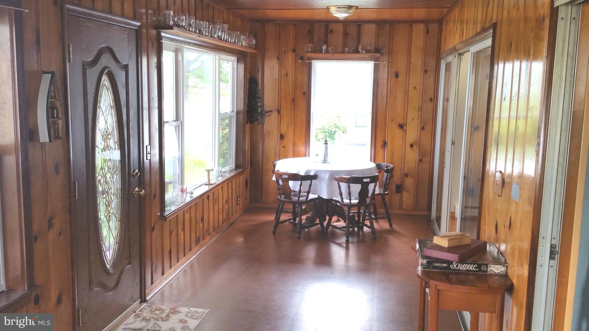8227 Parkway Road Curtis Bay, MD 21226 - Photo 4 of 26 Waterview Floirda Room for entertaining