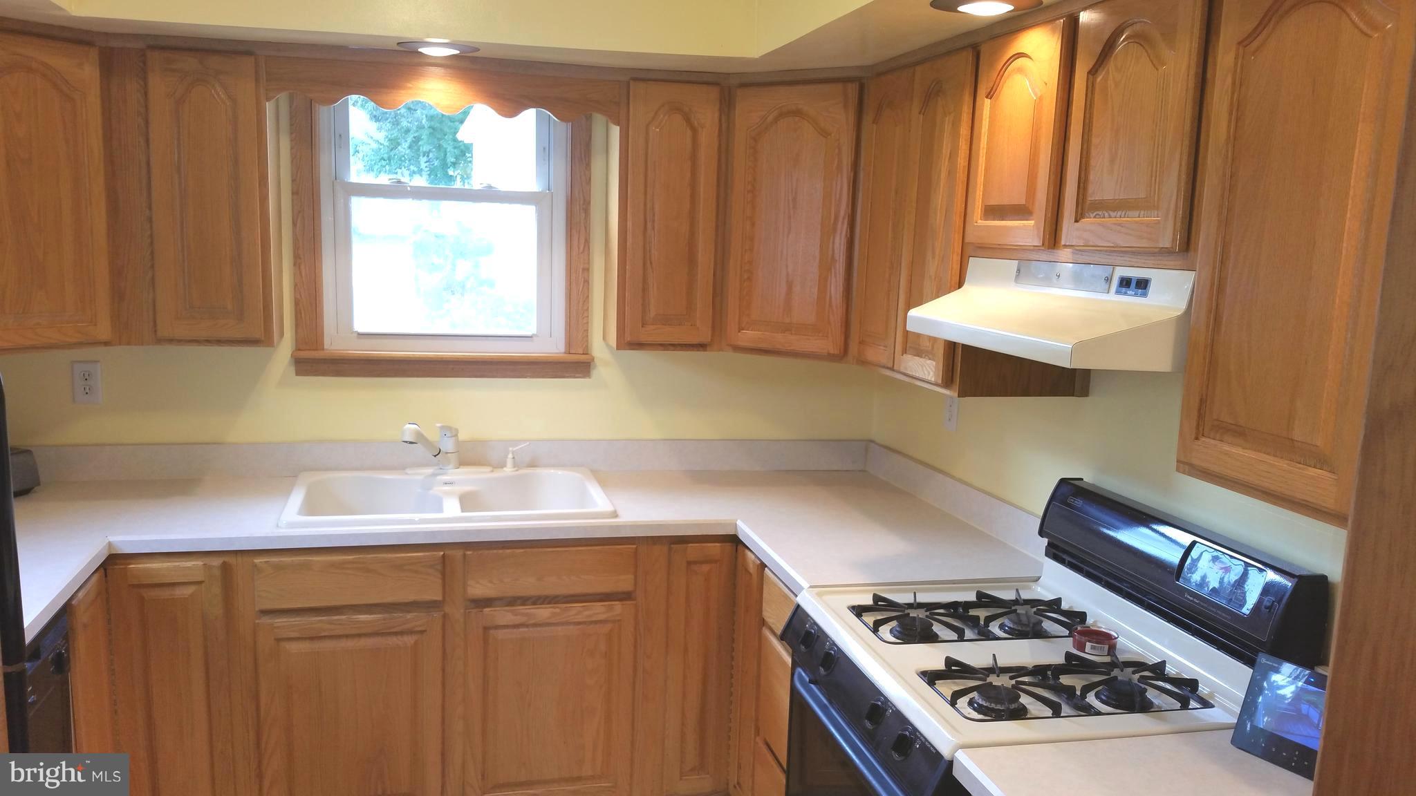 8227 Parkway Road Curtis Bay, MD 21226 - Photo 7 of 26 Kitchen