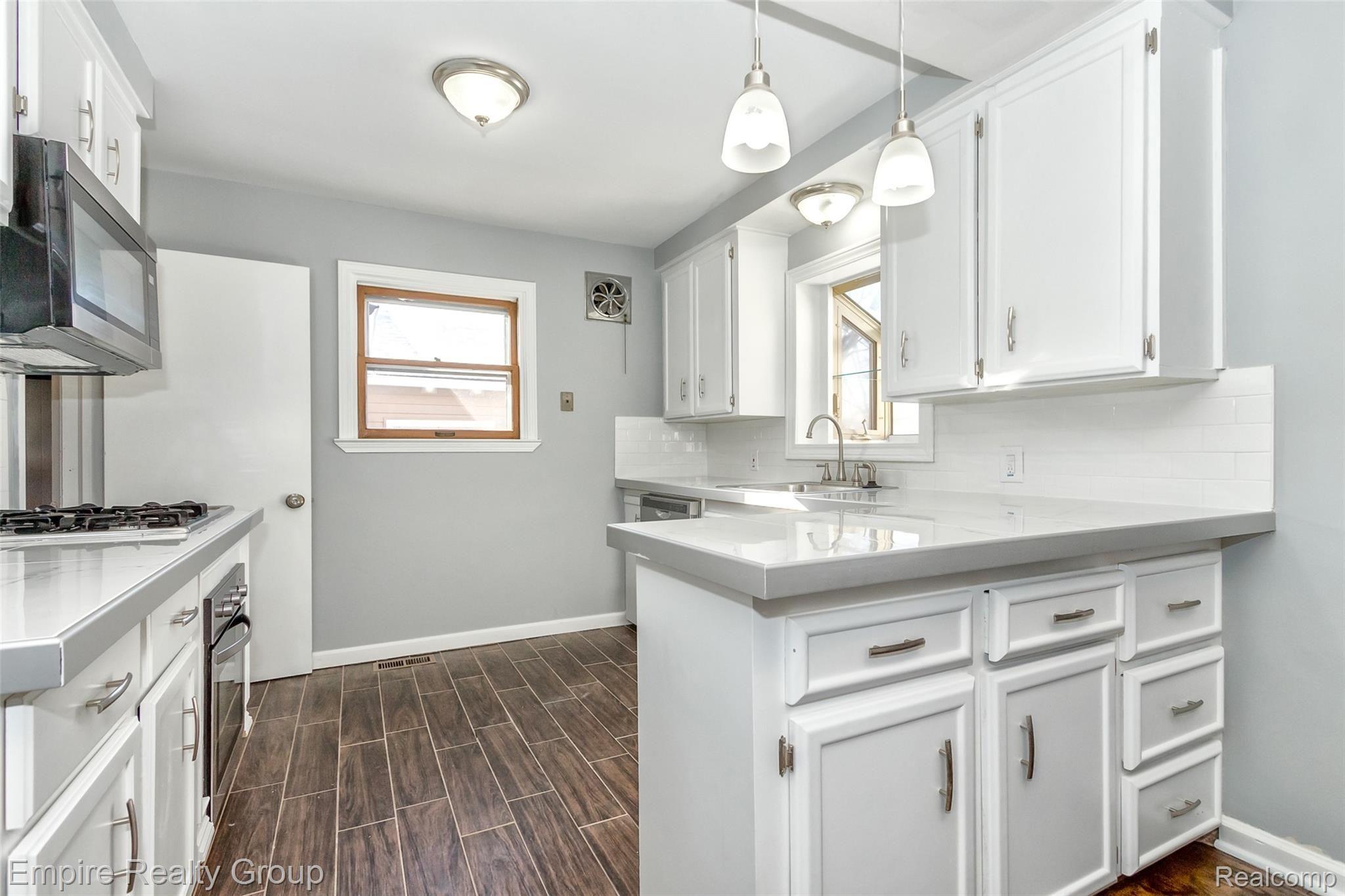 16331 Inkster Road Livonia, MI 48154 - Photo 10 of 40 10.jpg