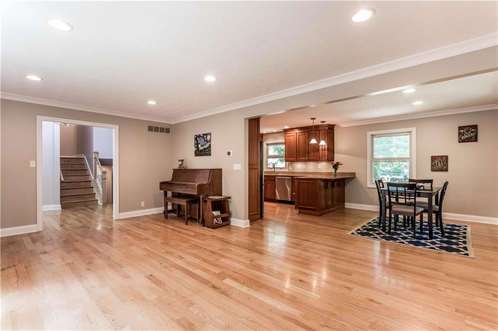 8850 Shagbark Road Indianapolis, IN 46260 - Photo 12 of 35 Gallery Image 12