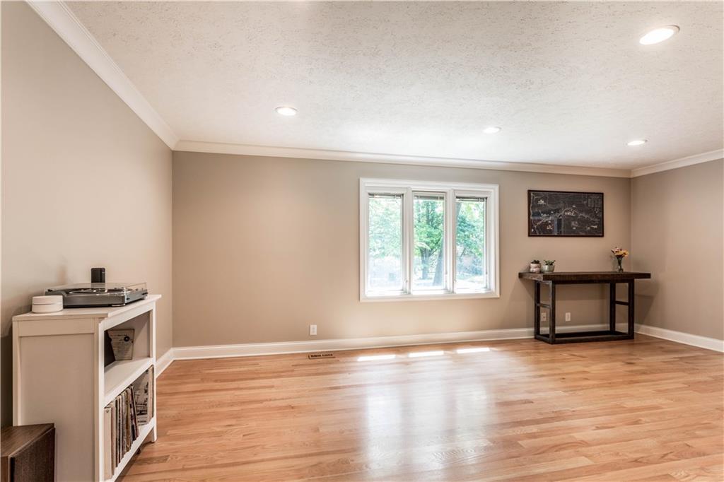 8850 Shagbark Road Indianapolis, IN 46260 - Photo 14 of 35 Gallery Image 14