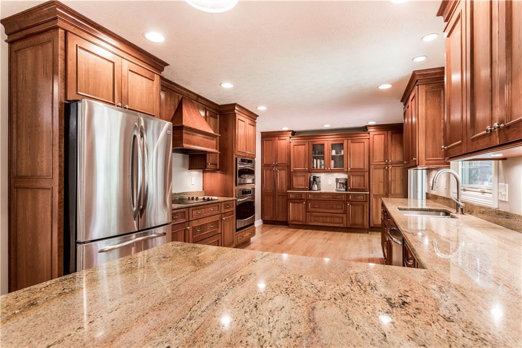 8850 Shagbark Road Indianapolis, IN 46260 - Photo 9 of 35 Gallery Image 9