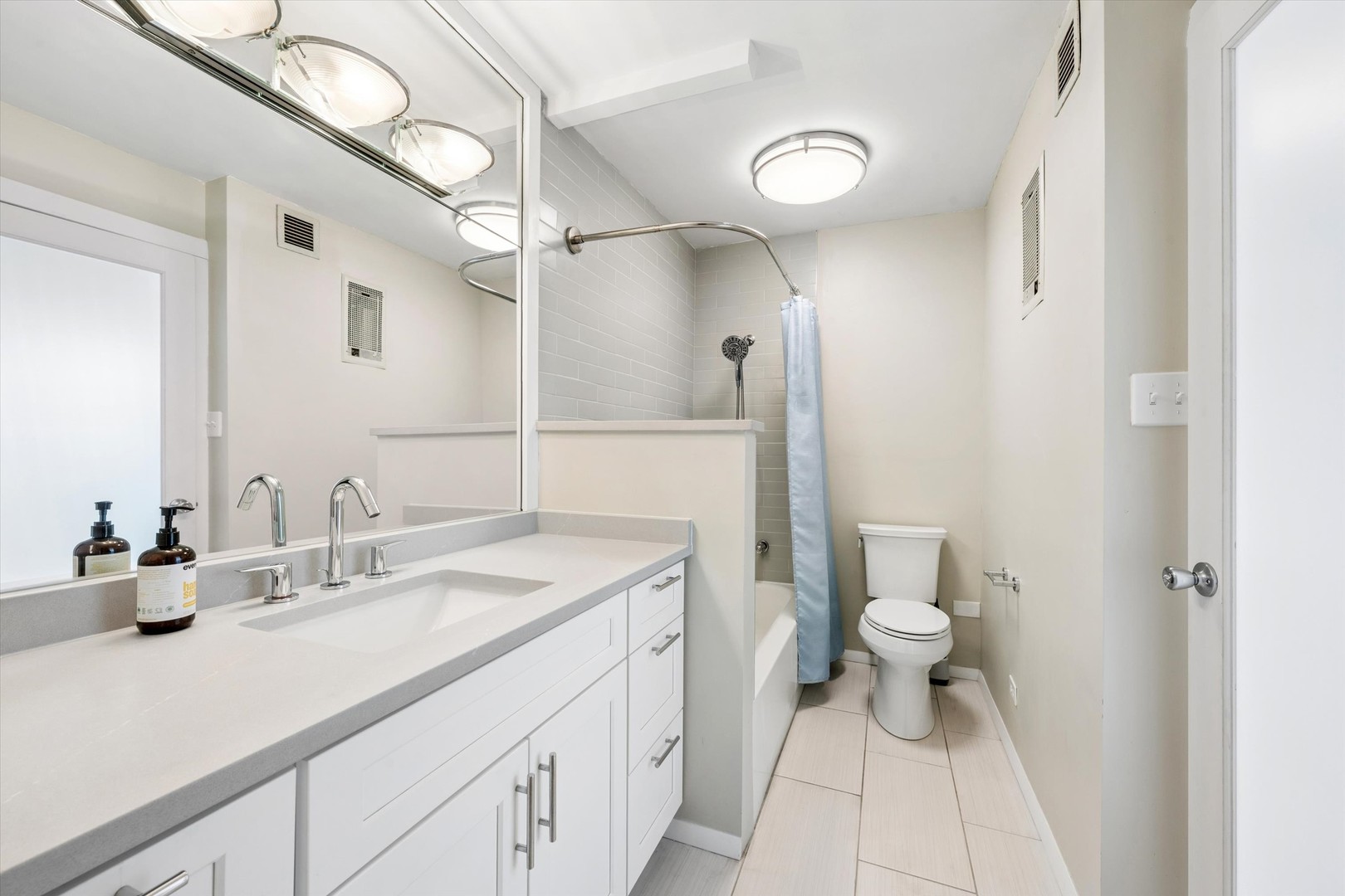 6147 North Sheridan Road, Unit 11A Chicago, IL 60660 - Photo 15 of 20 Gallery Image 15