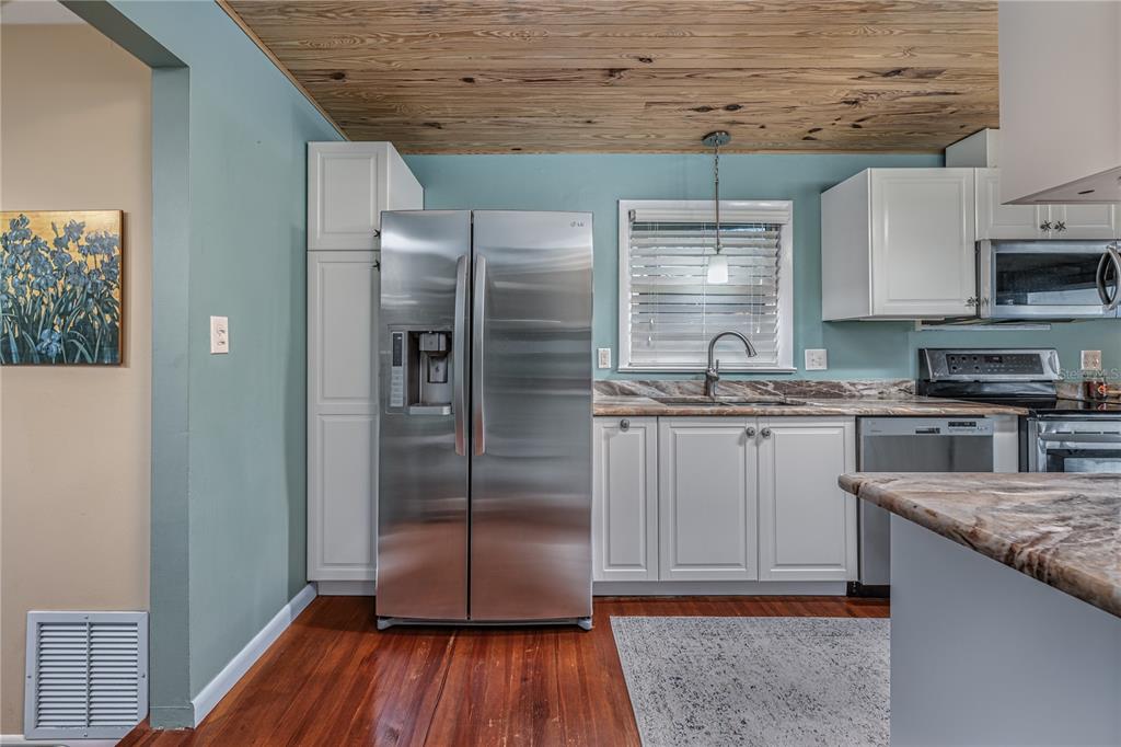2518 Fort Lane Road Geneva, FL 32732 - Photo 35 of 44 a kitchen with stainless steel appliances granite countertop a refrigerator and a sink