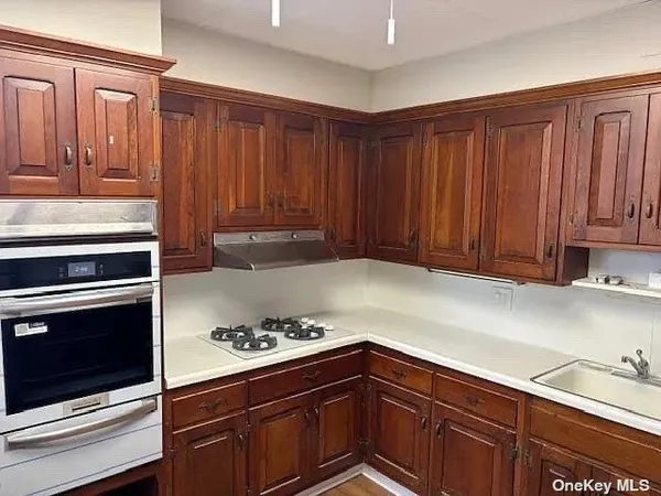 $3,000 | 42 Vernon Avenue, Unit 1, Rockville Centre, NY 11570