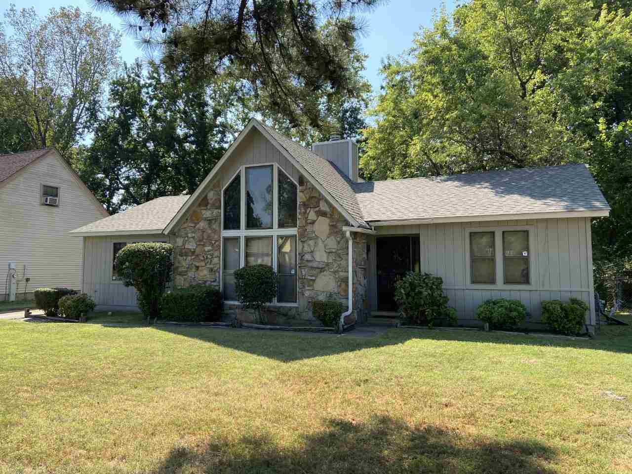 3483 Coleman Road Memphis, TN 38128 - Photo 3 of 4 a front view of a house with yard and green space