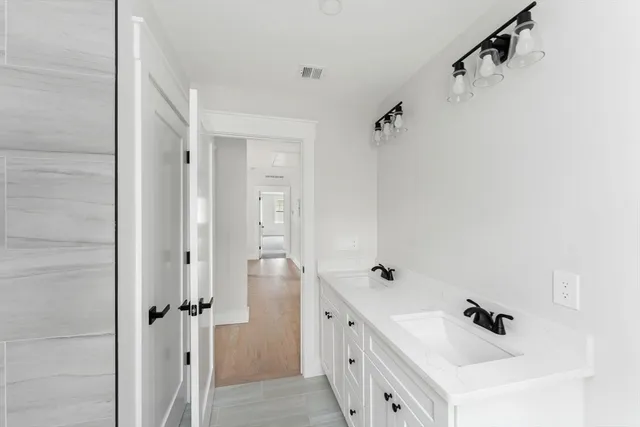 $989,900 | 5 Holmes Drive, Holden, MA 01520