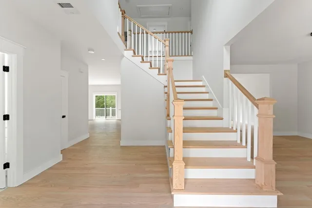 $989,900 | 5 Holmes Drive, Holden, MA 01520