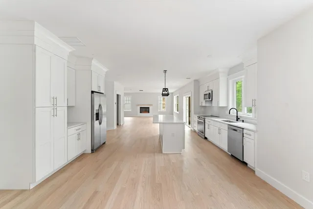 $989,900 | 5 Holmes Drive, Holden, MA 01520