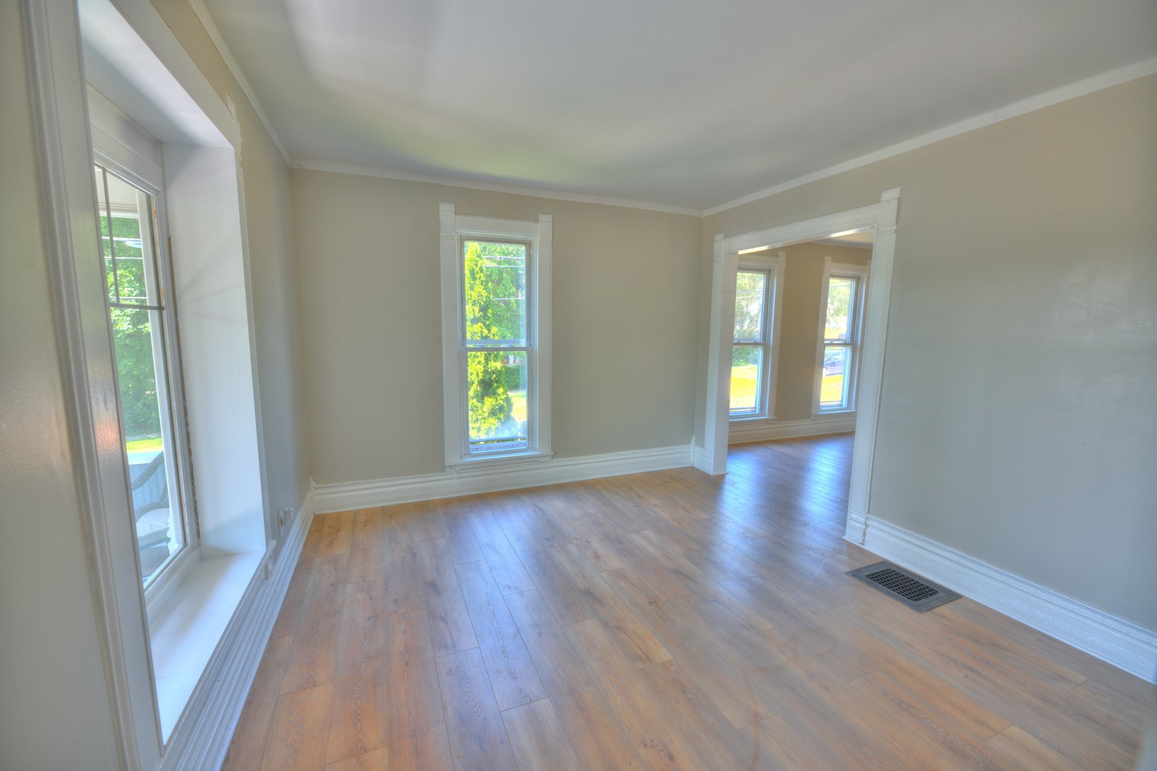 501 Raymond Street Elgin, IL 60120 - Photo 9 of 17