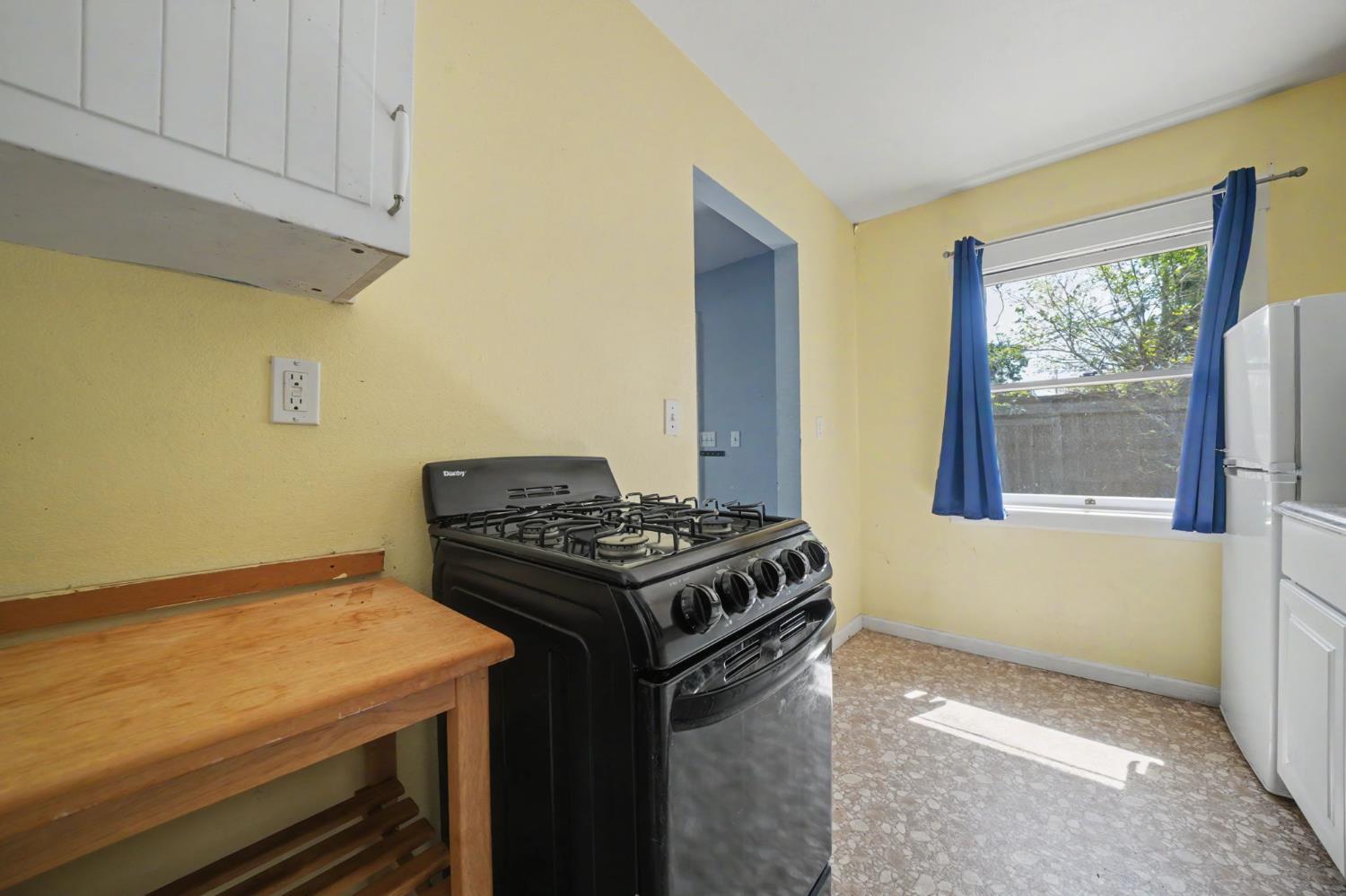 411 Rex Avenue Jackson, CA 95642 - Photo 46 of 72 a kitchen that has a stove and a table in it