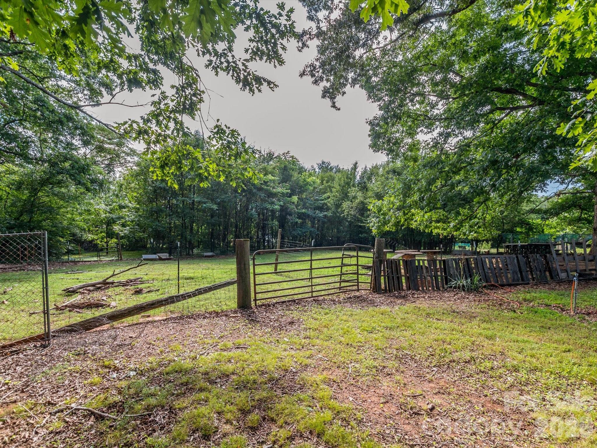 2111 Emmanuel Church Road Conover, NC 28613 - Photo 36 of 40