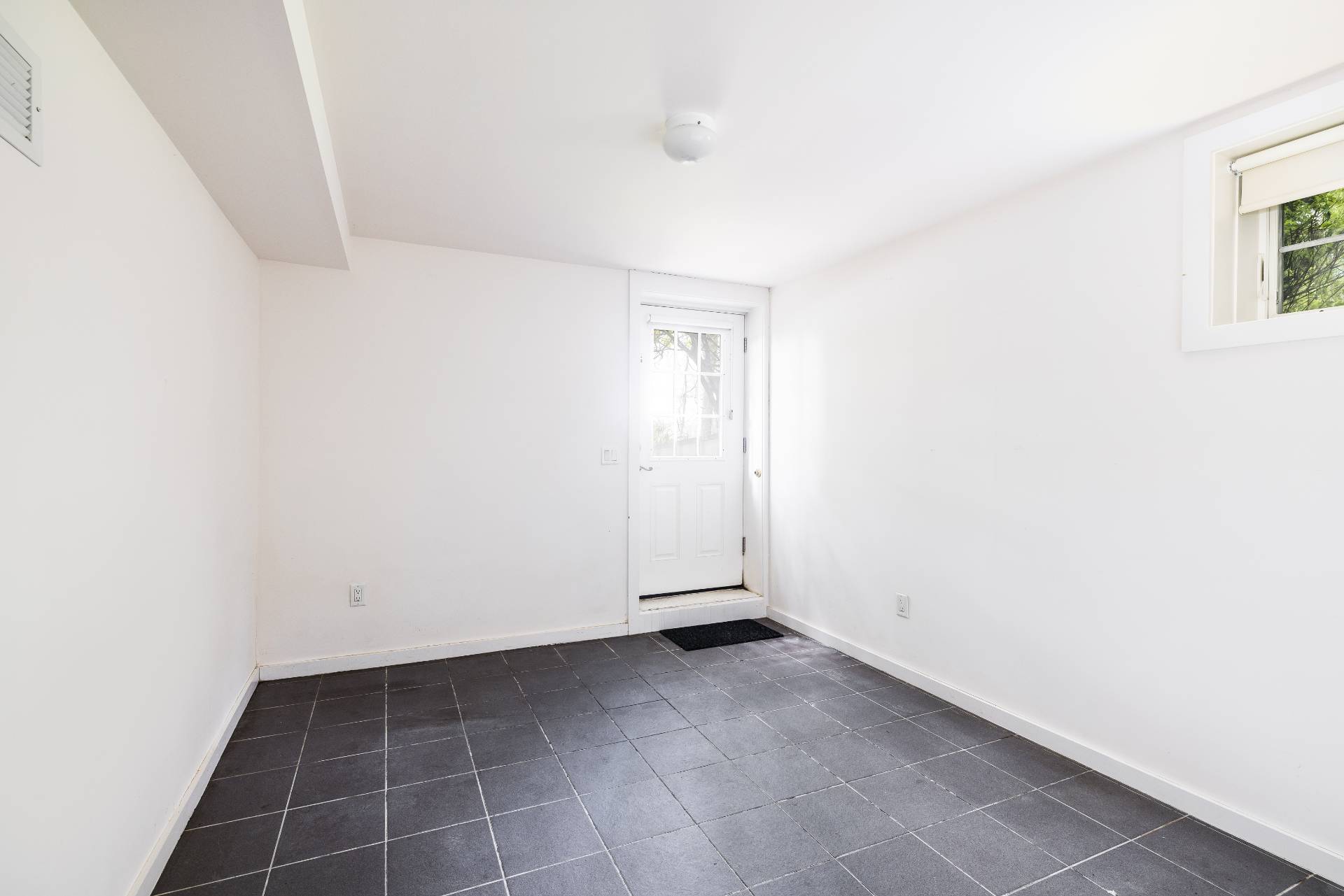 22 Casey Lane Bridgehampton, NY 11932 - Photo 15 of 24 a view of an empty room