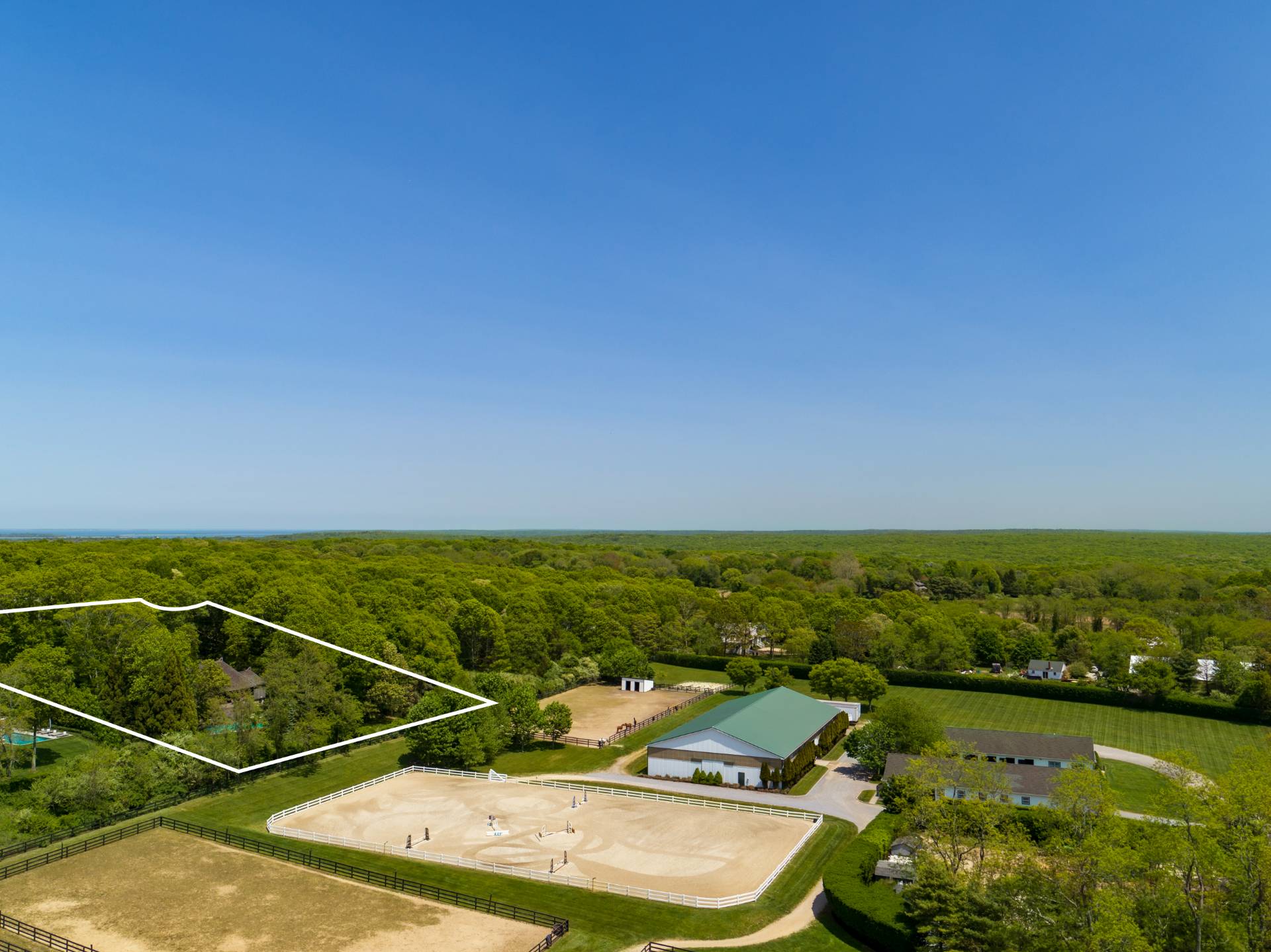 22 Casey Lane Bridgehampton, NY 11932 - Photo 21 of 24 a view of a city