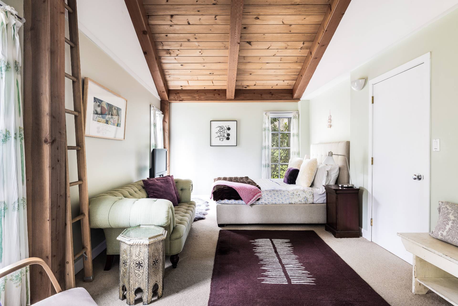 22 Casey Lane Bridgehampton, NY 11932 - Photo 8 of 24 a living room with furniture and wooden floor