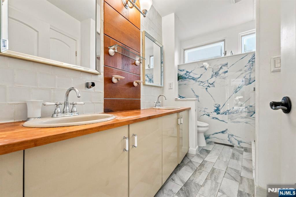 387 Spring Valley Road Paramus, NJ 07652 - Photo 31 of 50 Gallery Image 31