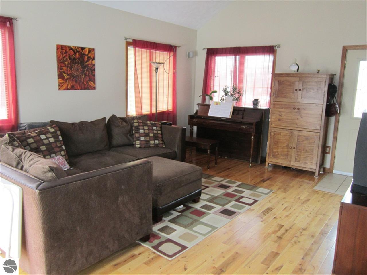 4210 Summerhill Road Traverse City, MI 49684 - Photo 4 of 20 1782045-3.JPG