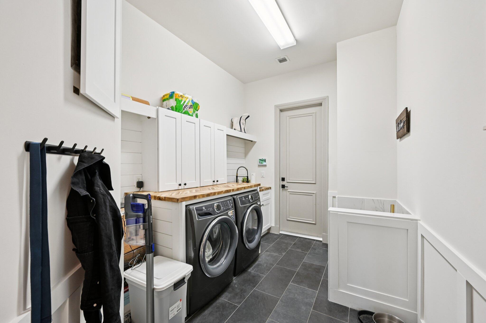 9936 Southeast Sandpine Lane Hobe Sound, FL 33455 - Photo 38 of 71 a utility room with dryer and washer
