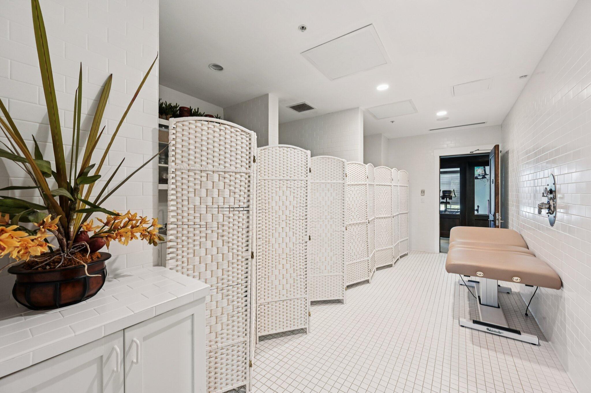 9936 Southeast Sandpine Lane Hobe Sound, FL 33455 - Photo 64 of 71 a living room with white furniture and a potted plant