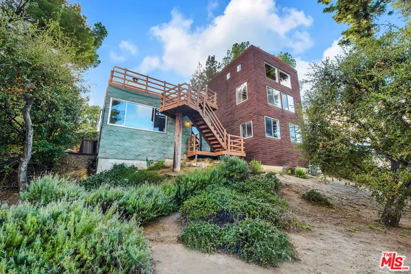 $1,745,000 | 23685 Clover Trail, Calabasas, CA 91302