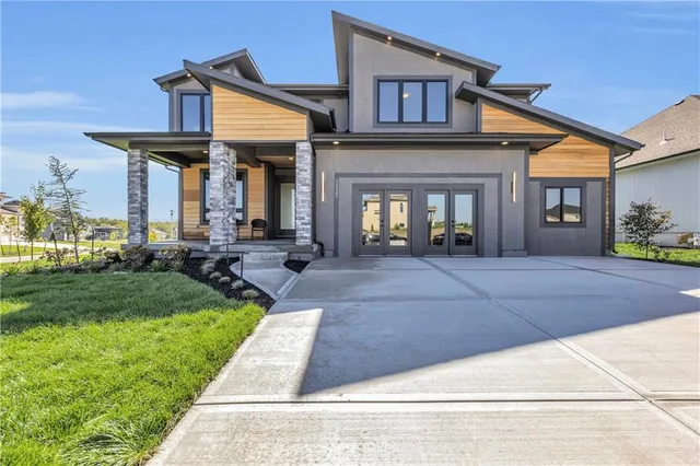 $706,475 | 15291 West 161st Terrace, Olathe, KS 66062