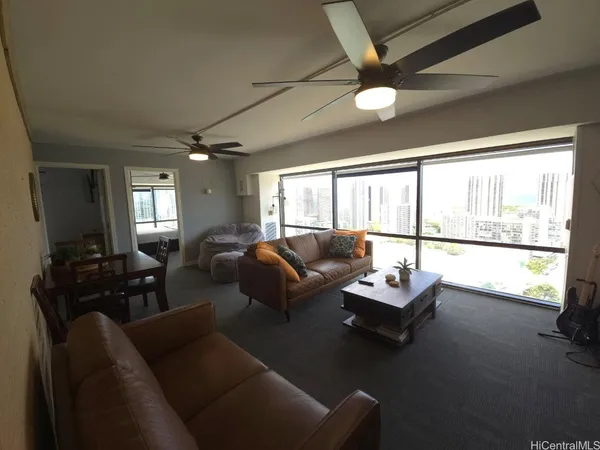 $1,400 | 1750 Kalakaua Avenue, Unit 3002, Honolulu, HI 96826