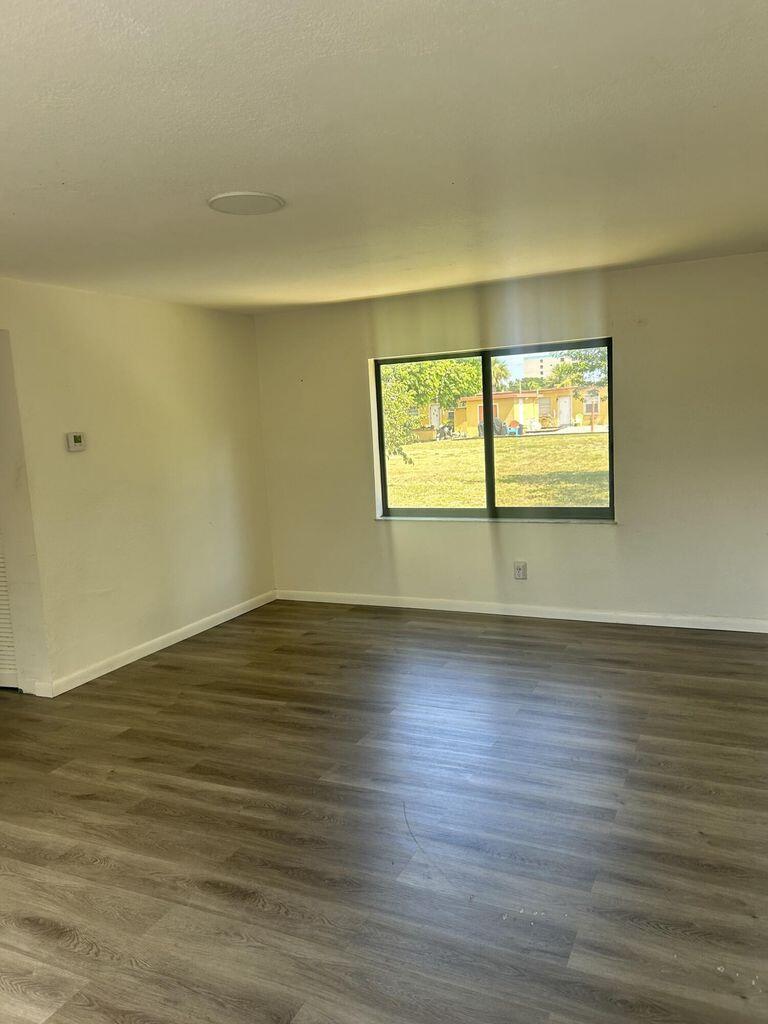 652 Hernando Street, Unit B Fort Pierce, FL 34949 - Photo 3 of 25 Main Area