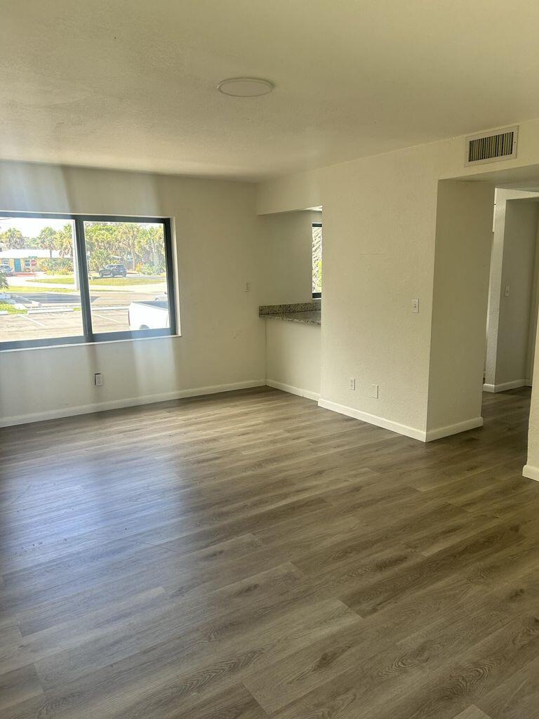 652 Hernando Street, Unit B Fort Pierce, FL 34949 - Photo 4 of 25 Main Area