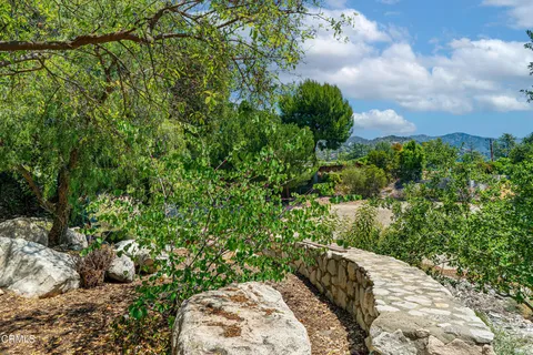 $1,589,000 | 2300 El Moreno Street, La Crescenta, CA 91214