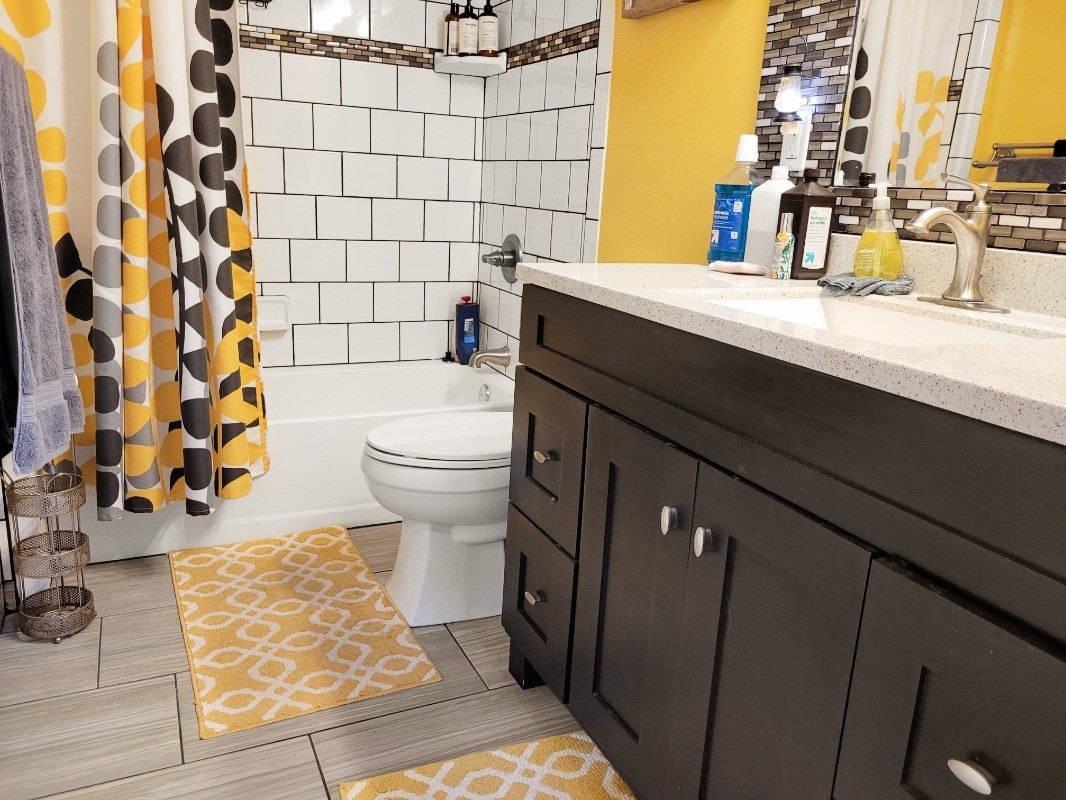 18-8079 North Kulani Road Mountain View, HI 96771 - Photo 20 of 27 a bathroom with a sink toilet and shower