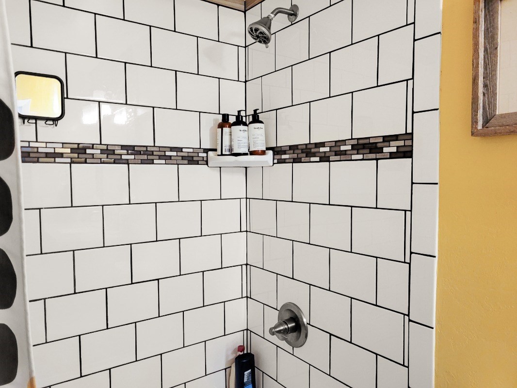 18-8079 North Kulani Road Mountain View, HI 96771 - Photo 21 of 27 a bathroom with a shower