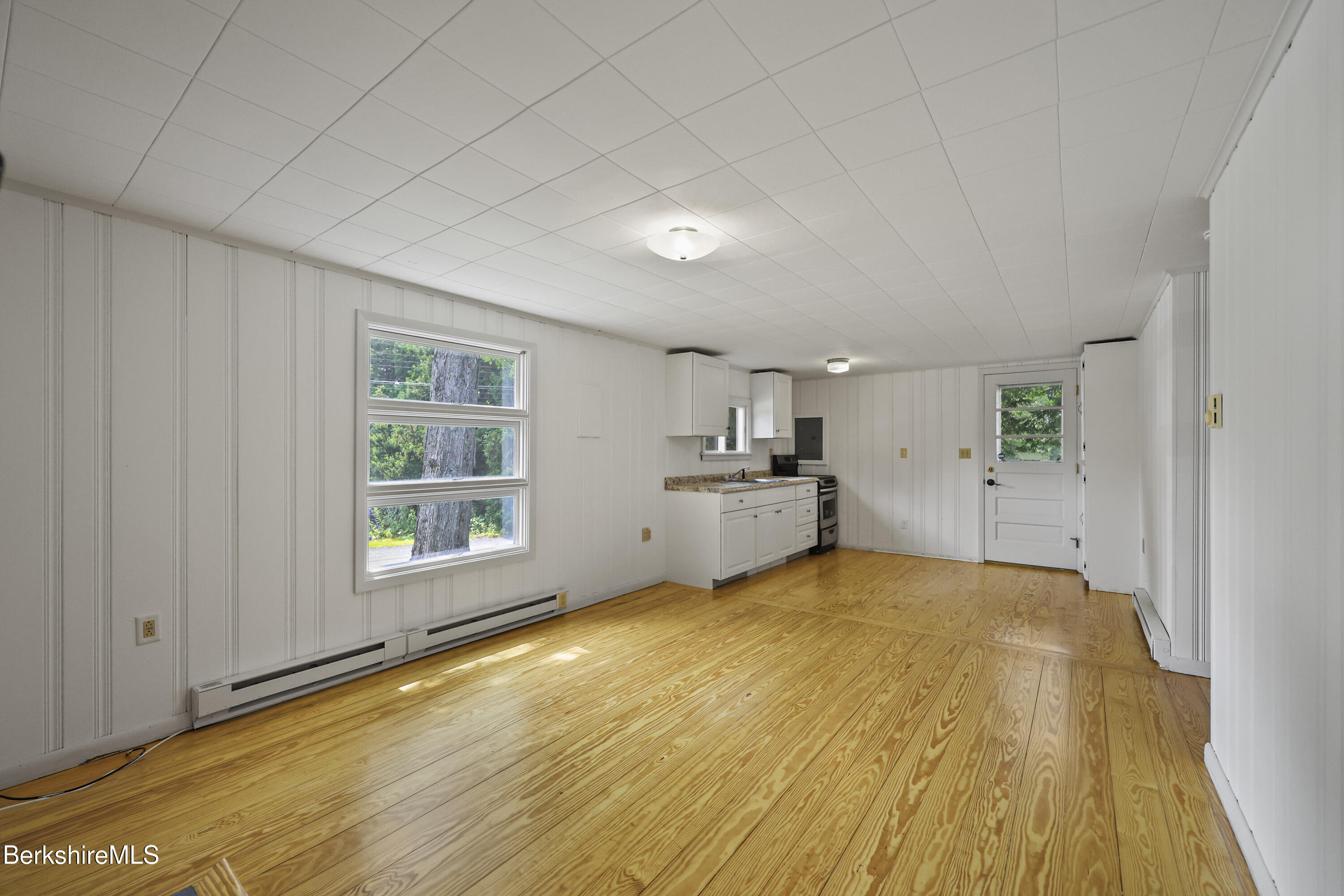 20 Pine Road Richmond, MA 01201 - Photo 11 of 28 35 Living Room