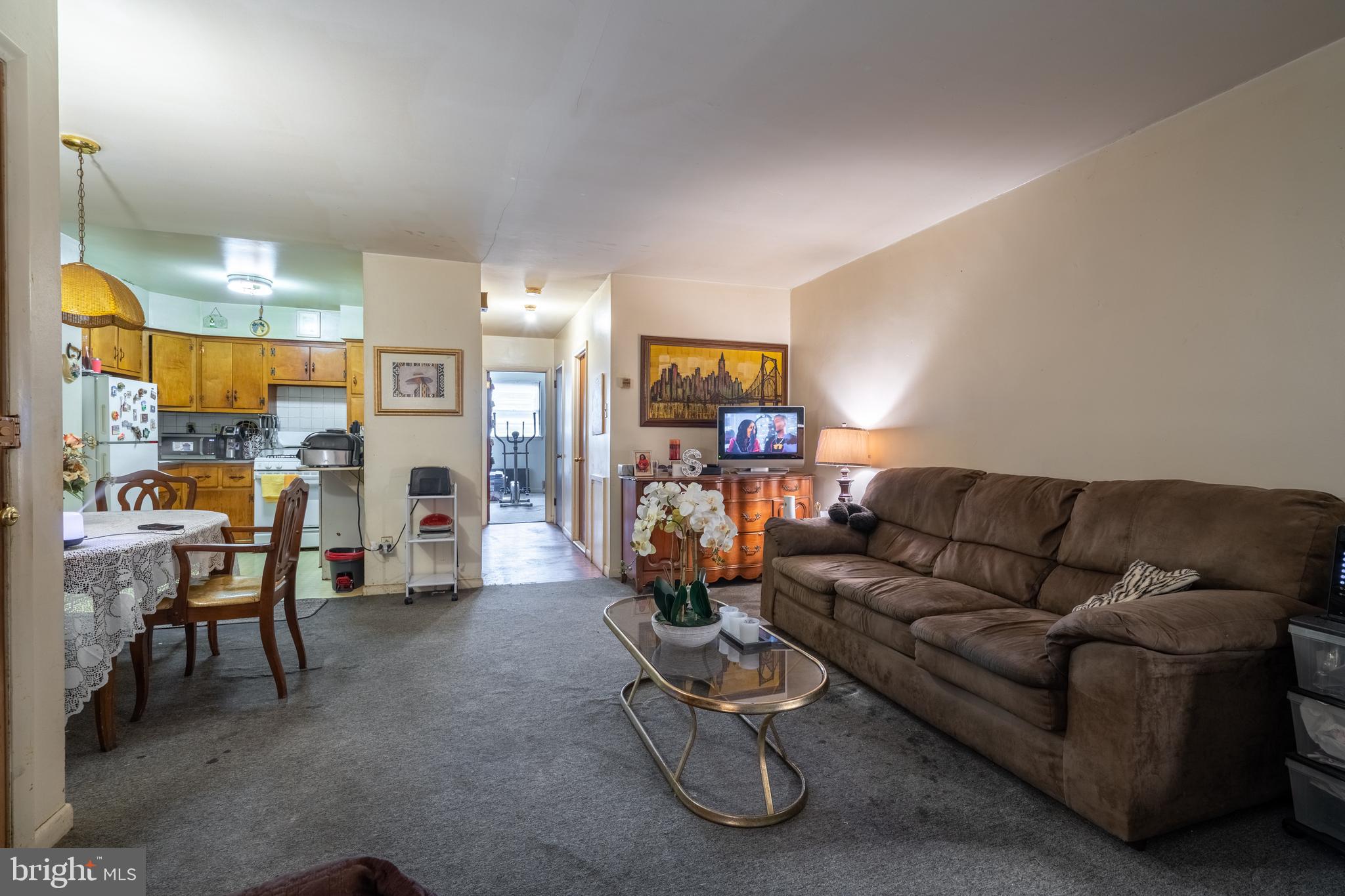 2651 Daphne Road Philadelphia, PA 19131 - Photo 2 of 21 First Floor Living Room