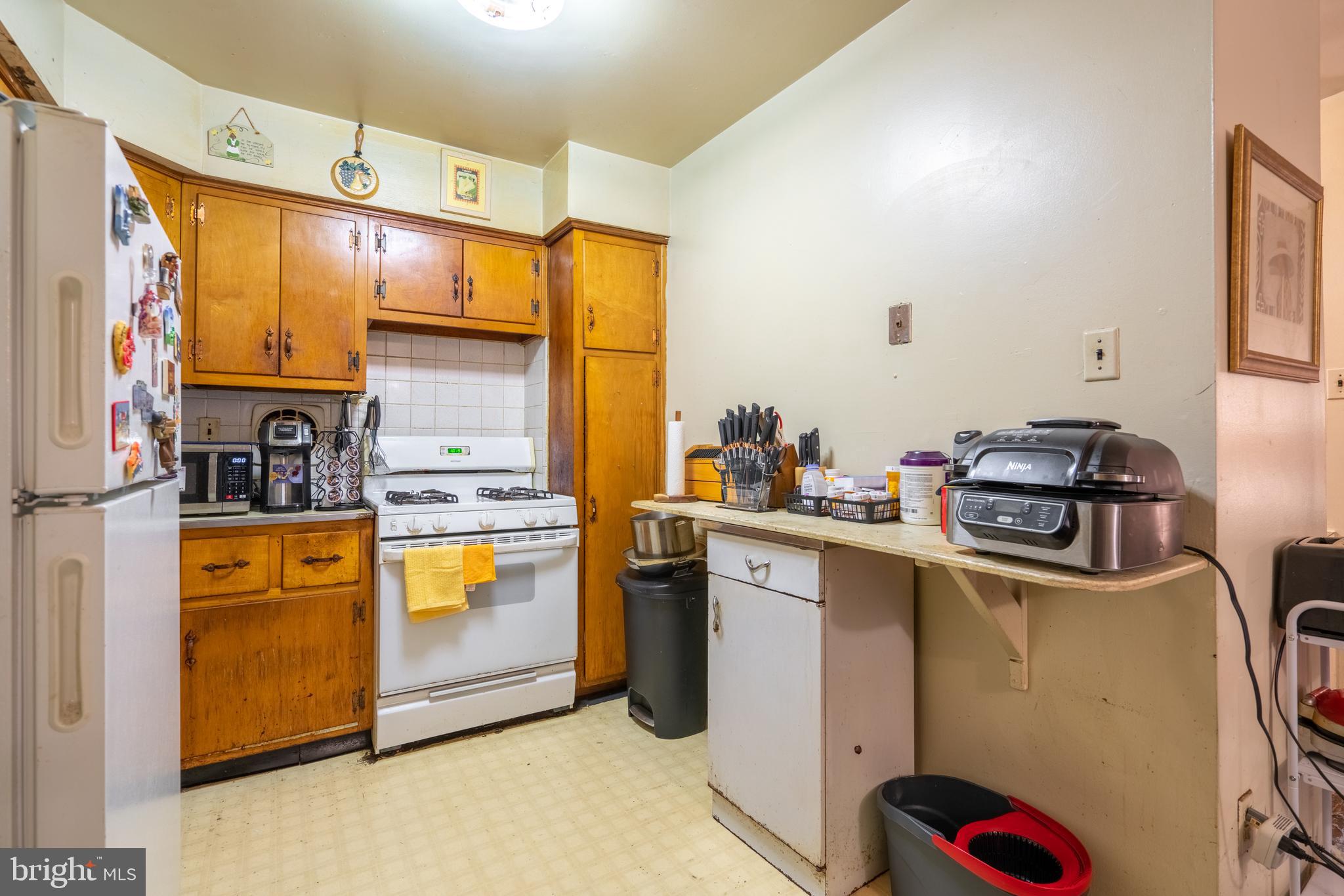 2651 Daphne Road Philadelphia, PA 19131 - Photo 6 of 21 Kitchen