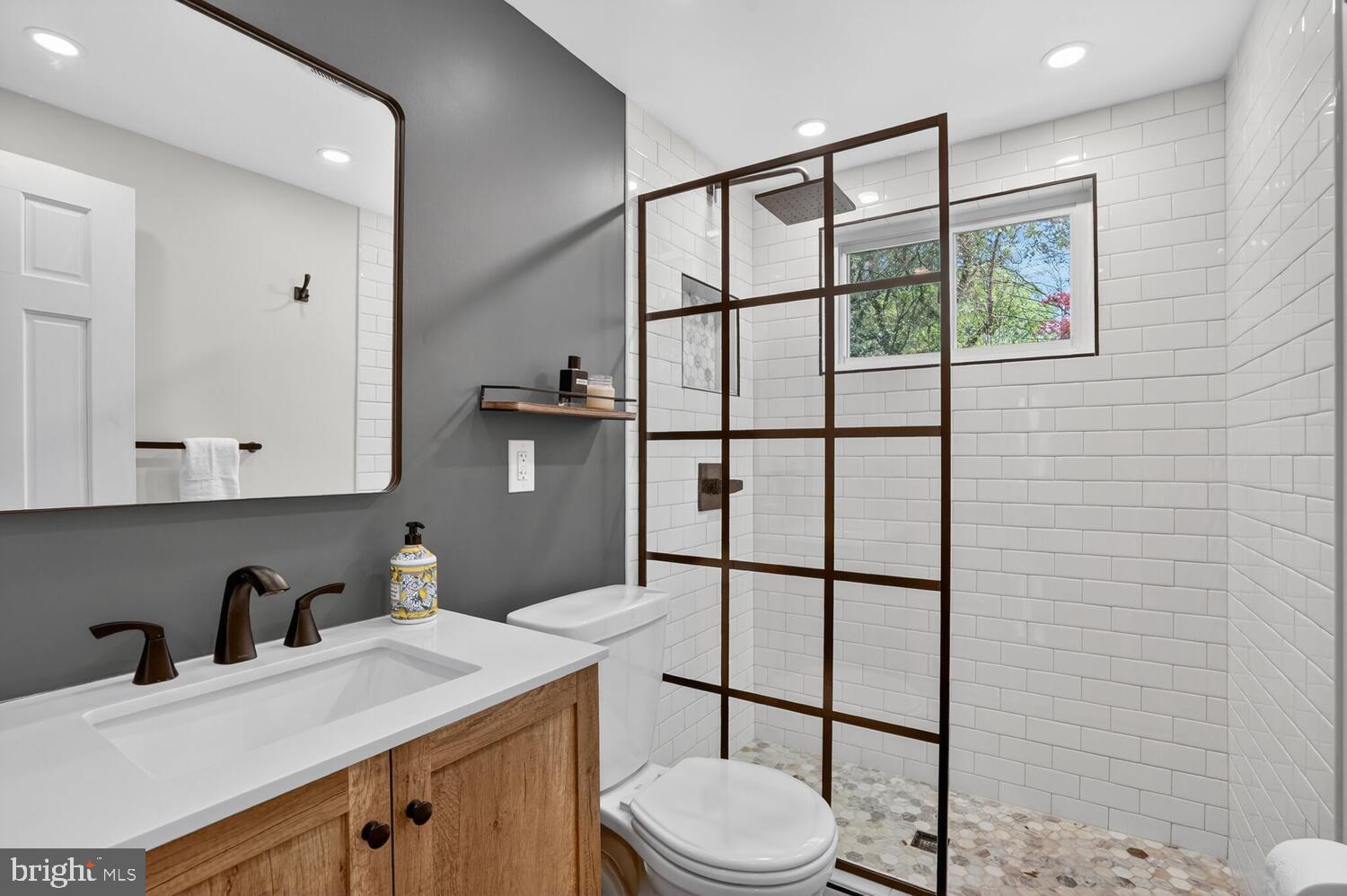 3811 Bent Branch Road Falls Church, VA 22041 - Photo 43 of 50 Bathroom - upstairs