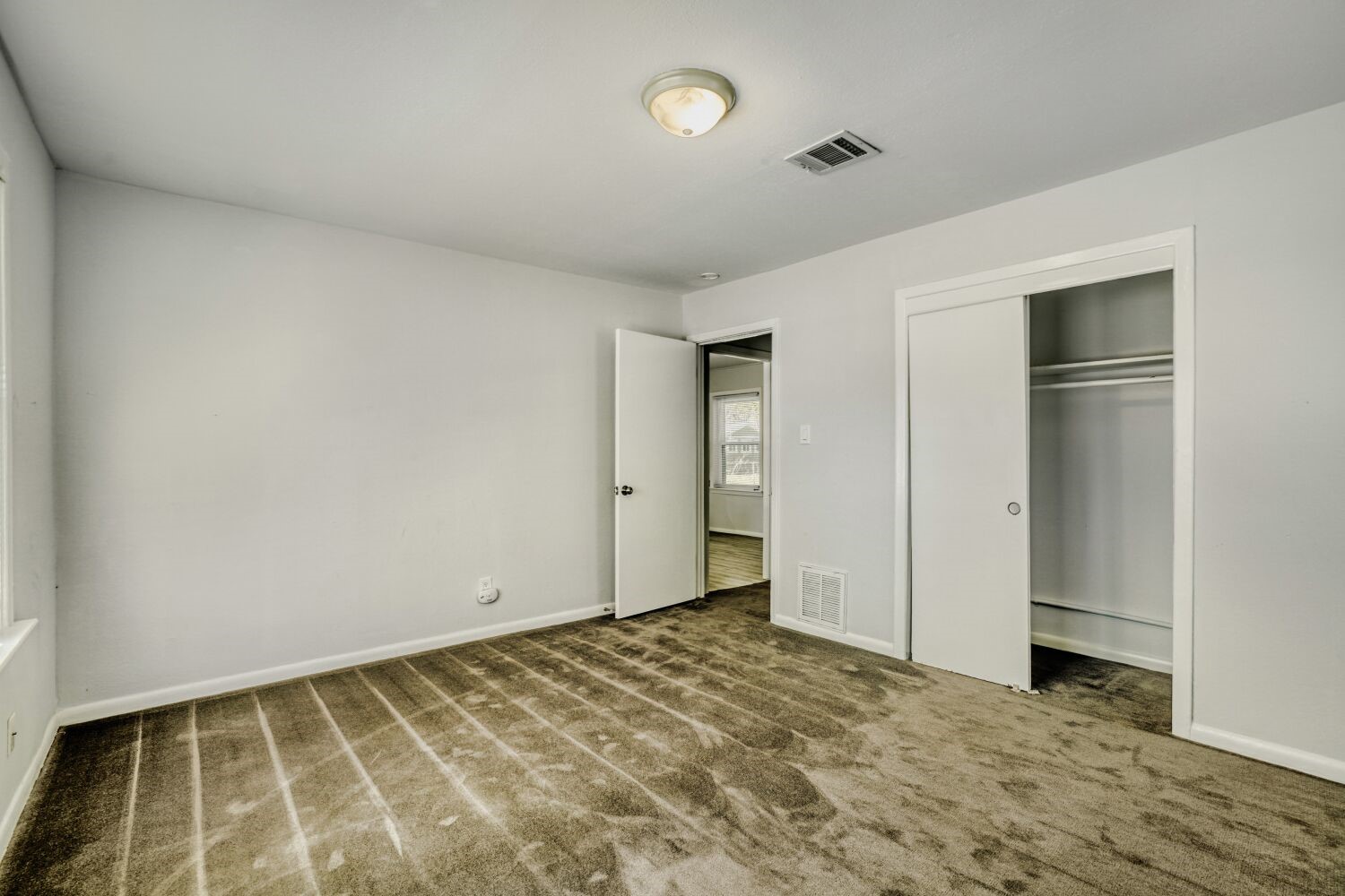 5014 Viking Drive Houston, TX 77092 - Photo 13 of 30 a view of an empty room