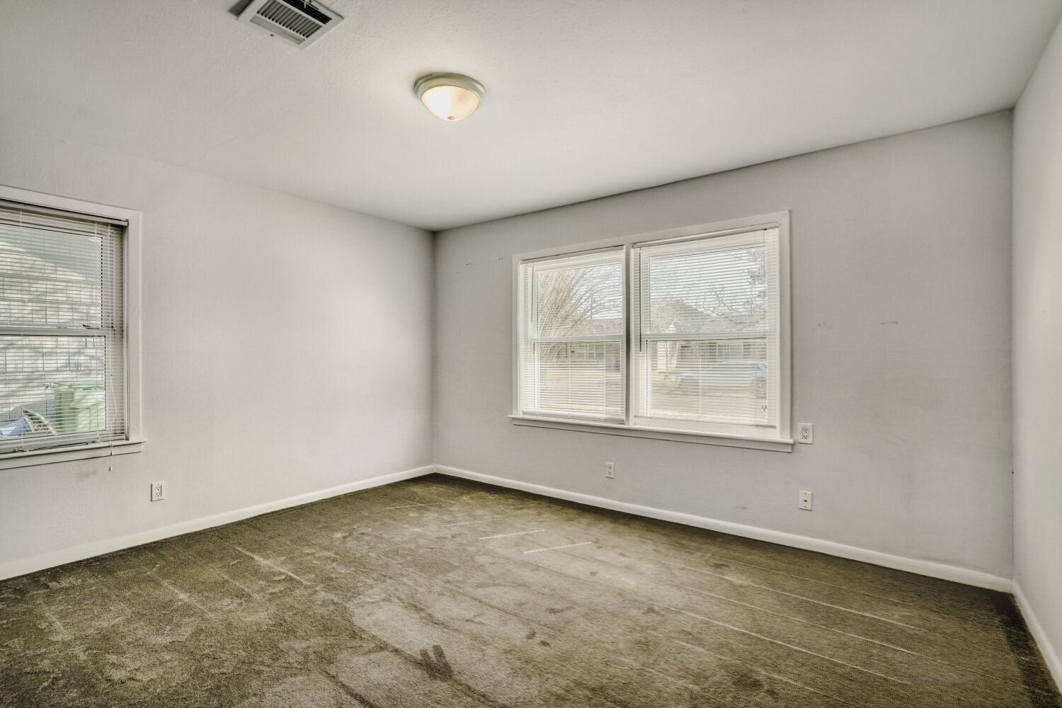 5014 Viking Drive Houston, TX 77092 - Photo 14 of 30 an empty room with a window