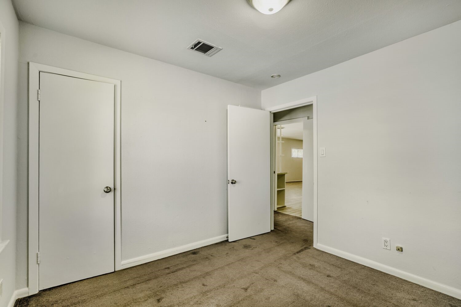 5014 Viking Drive Houston, TX 77092 - Photo 17 of 30 a view of an empty room