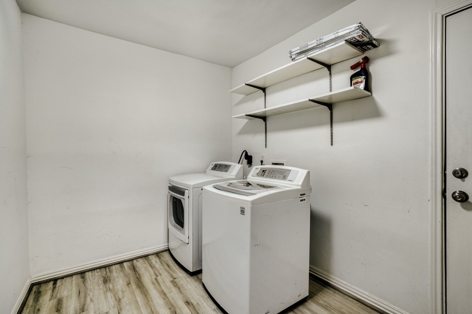 5014 Viking Drive Houston, TX 77092 - Photo 25 of 30 a utility room with dryer and washer