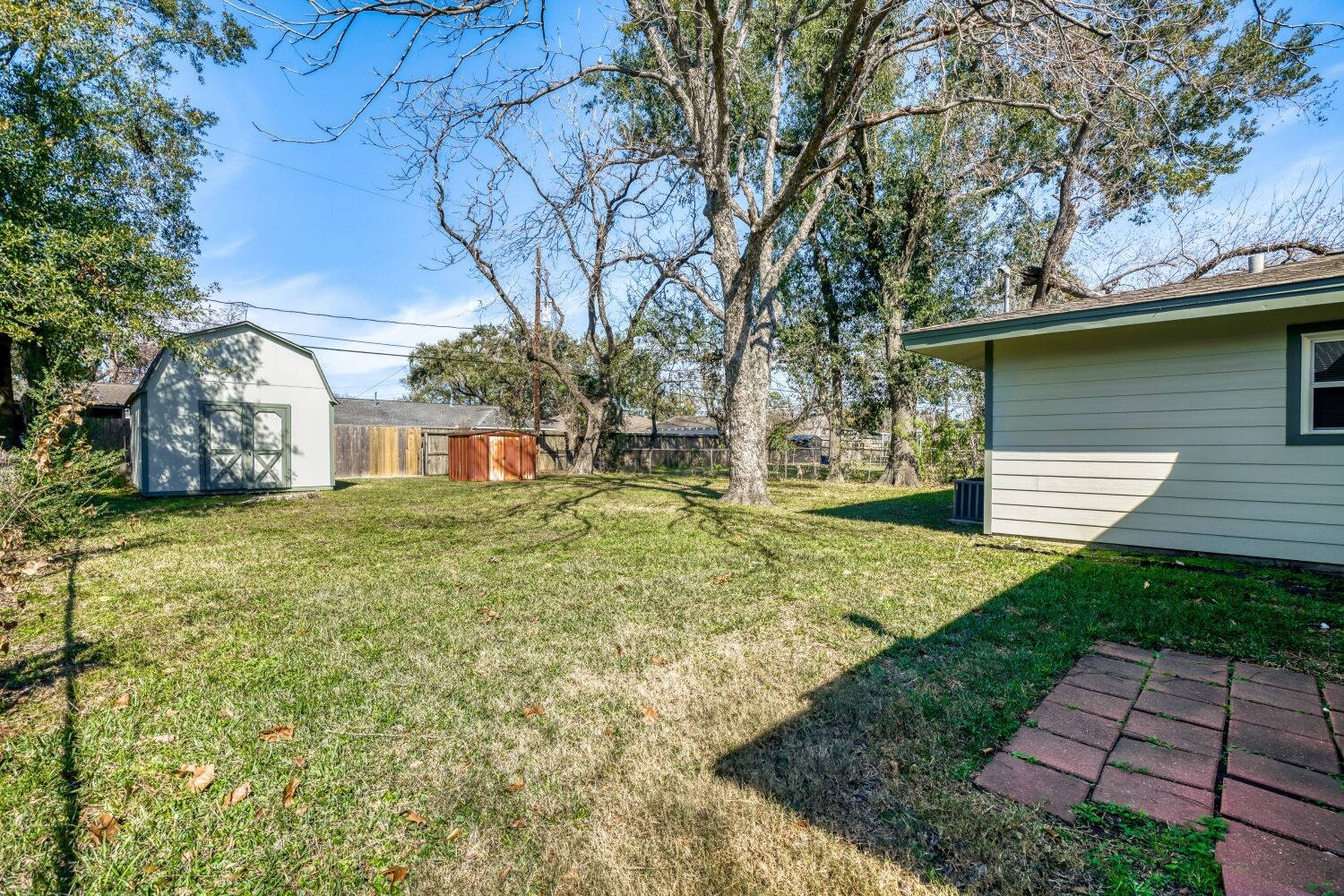 5014 Viking Drive Houston, TX 77092 - Photo 29 of 30 a front view of a house with garden