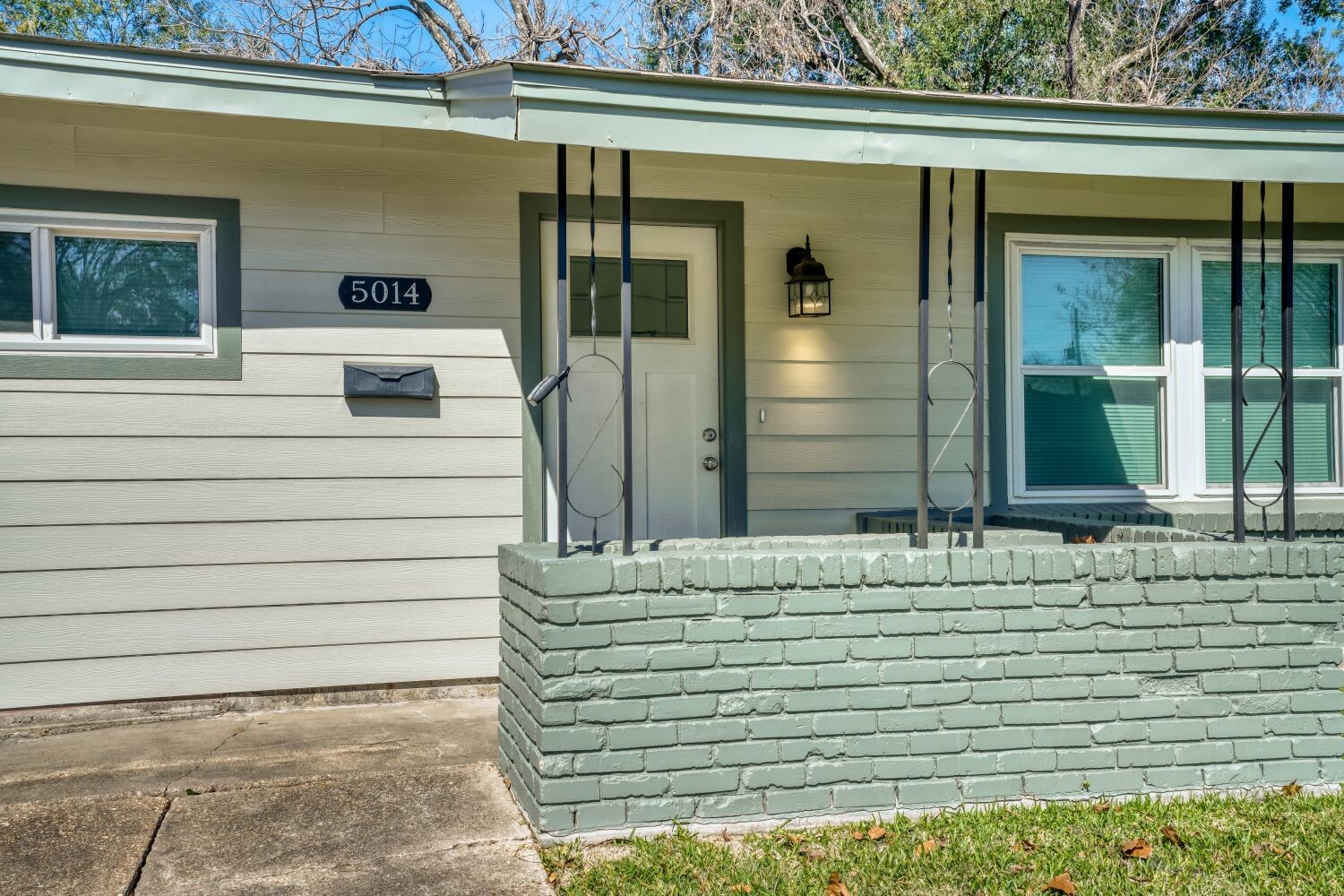 5014 Viking Drive Houston, TX 77092 - Photo 3 of 30 a view of a entryway door front of house