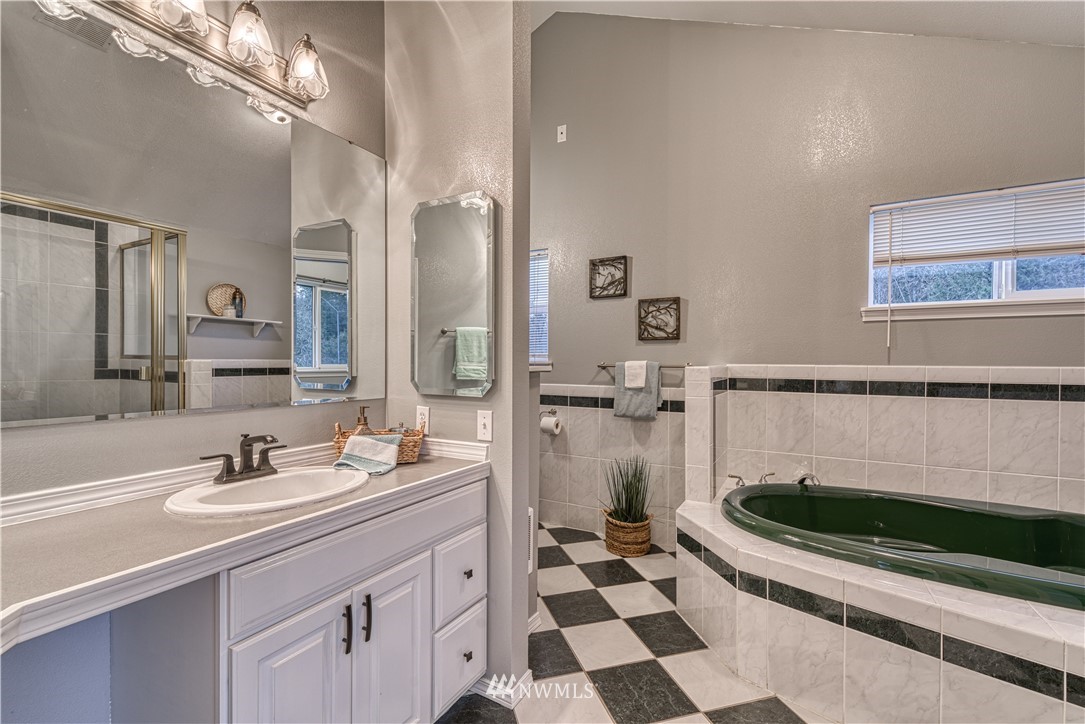 2797 Erlands Point Road Northwest Bremerton, WA 98312 - Photo 34 of 39 Gallery Image 34