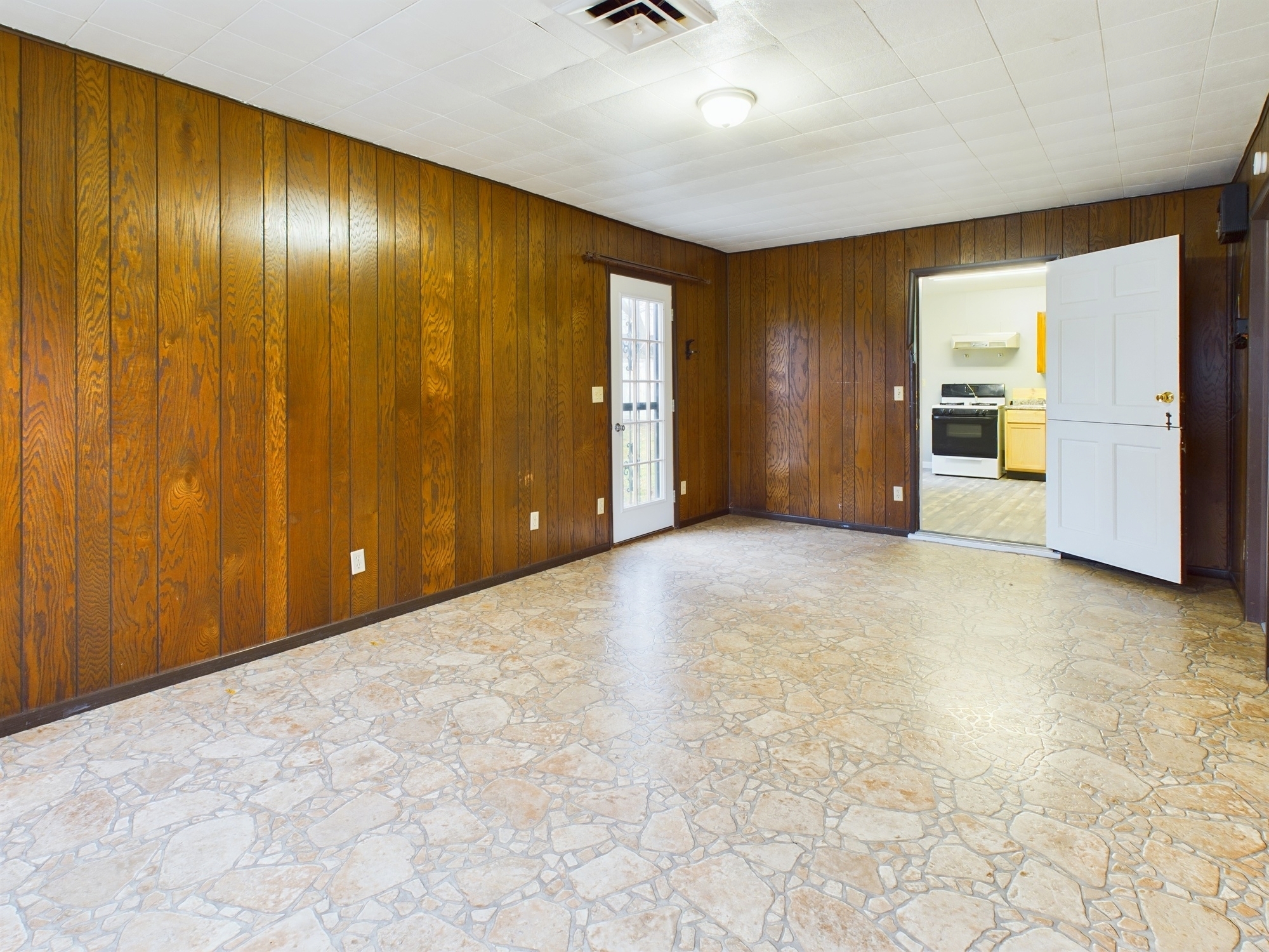 314 Eastman Road Chesterfield, IN 46017 - Photo 13 of 19