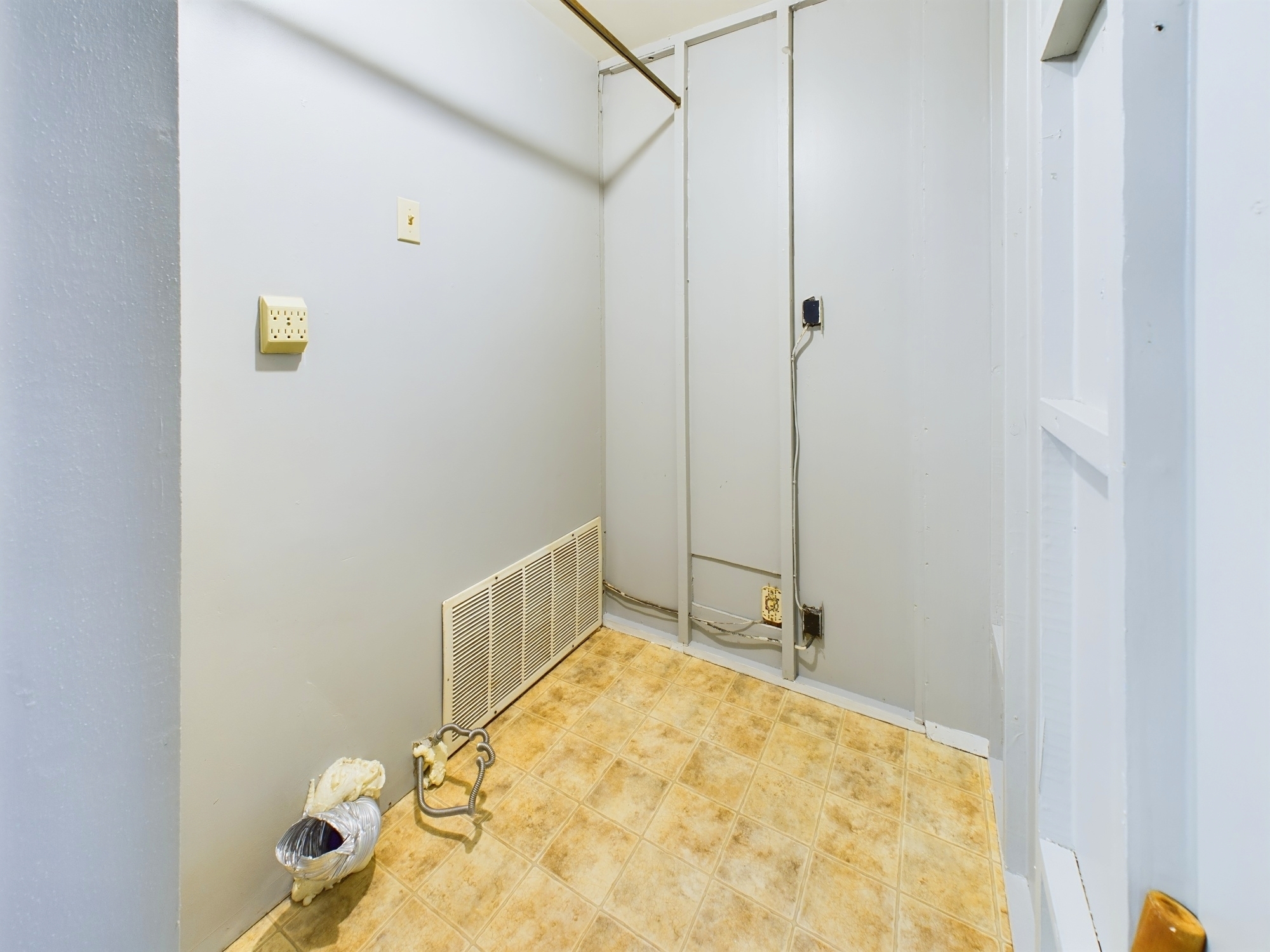 314 Eastman Road Chesterfield, IN 46017 - Photo 15 of 19
