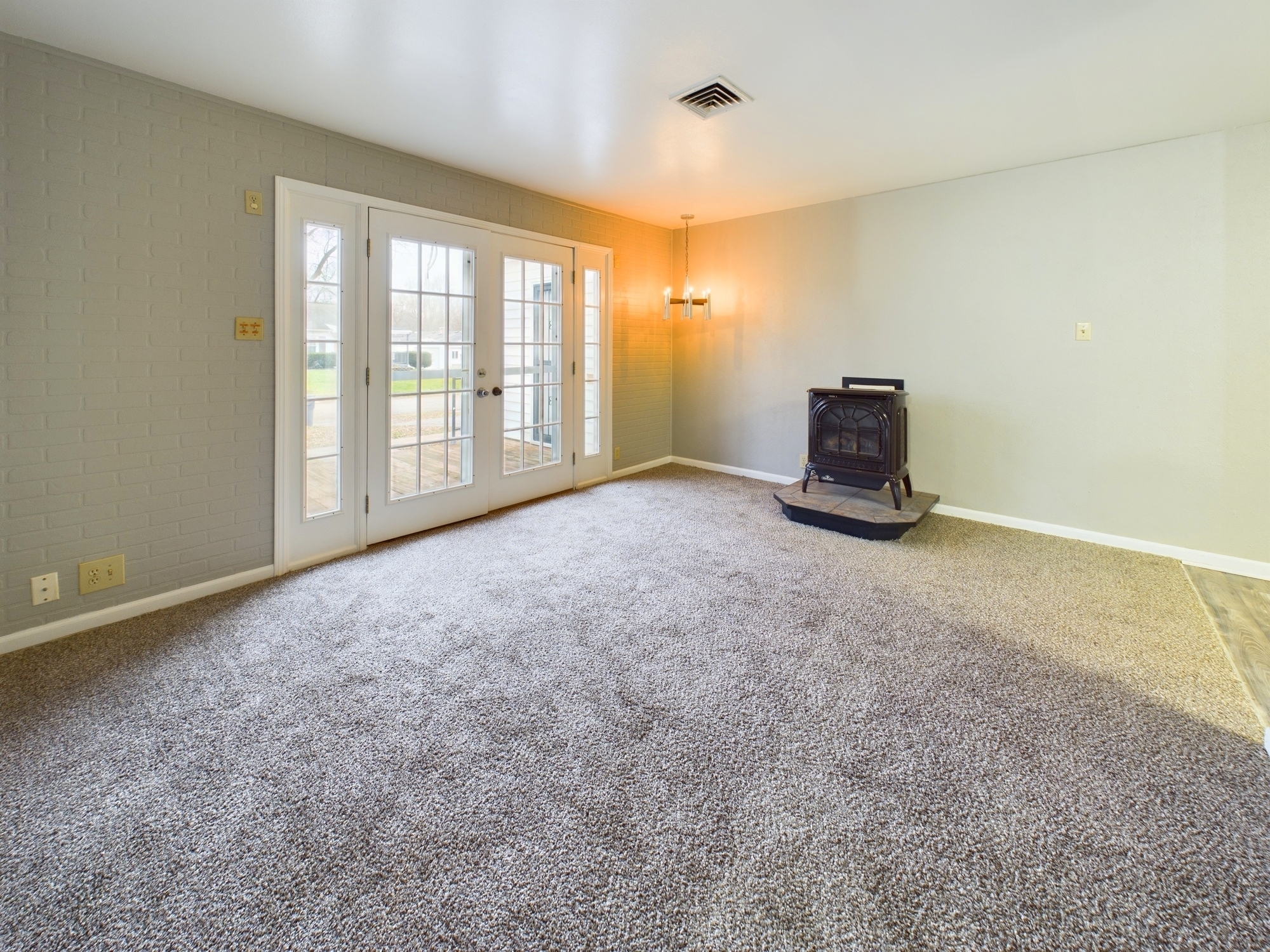 314 Eastman Road Chesterfield, IN 46017 - Photo 3 of 19