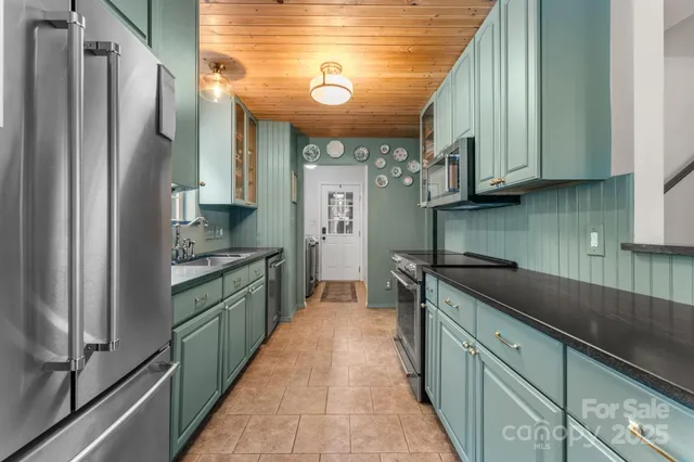 $545,000 | 219 Five Star Drive, Glenville, NC 28736