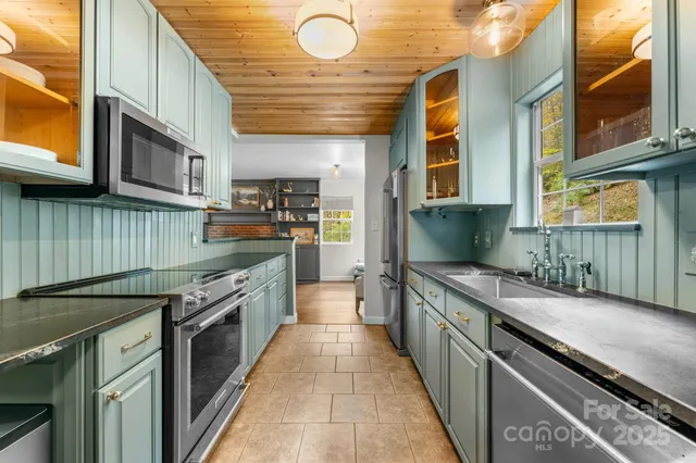 $545,000 | 219 Five Star Drive, Glenville, NC 28736