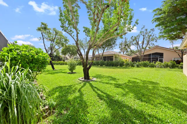 a view of house with garden
